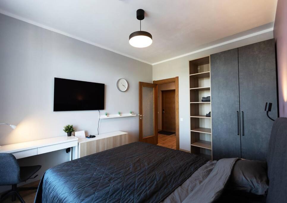 Stylish Apartment With Parking & Spacious Balcony Riga Exterior photo